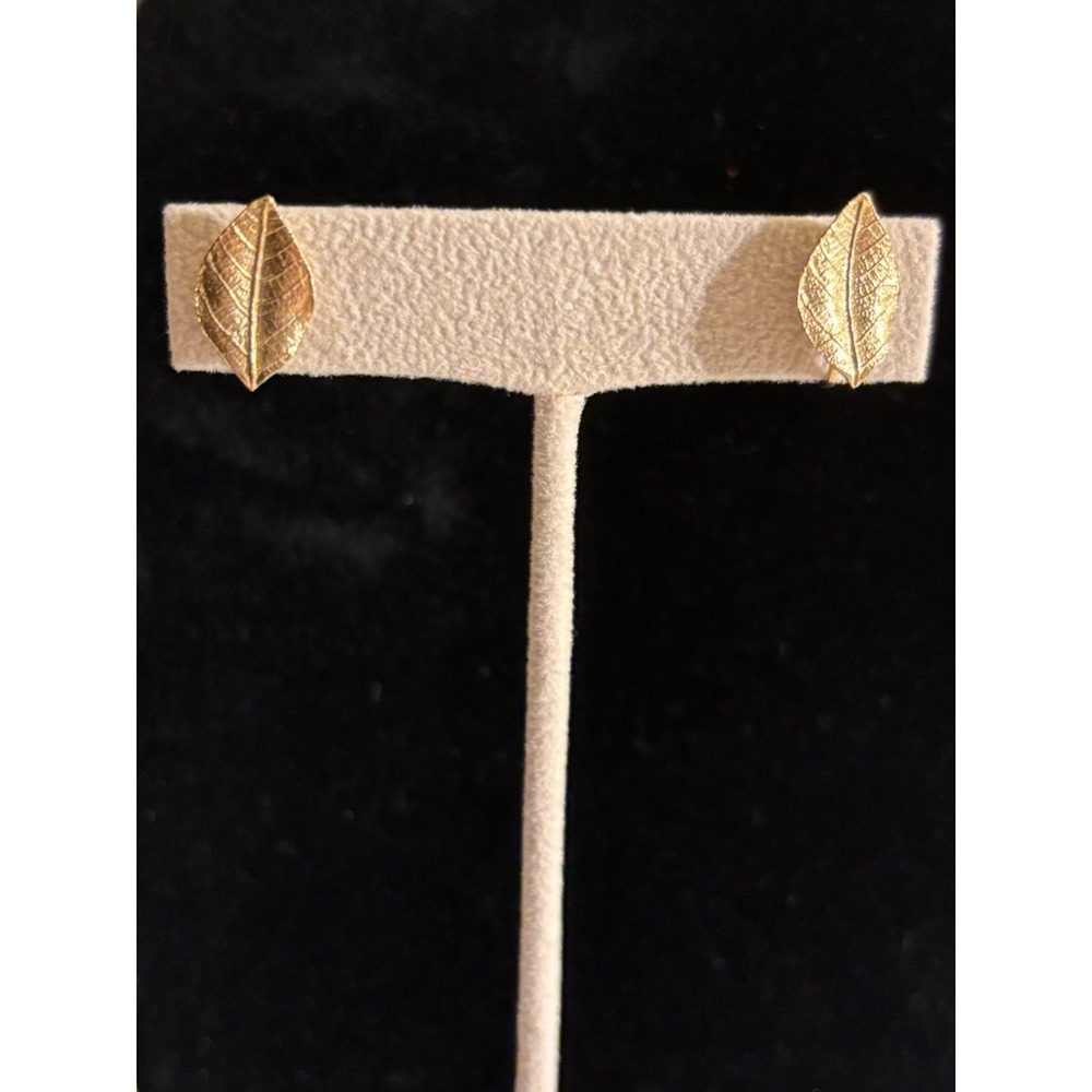 Crown Trifari Signed Clip Earrings Brushed VTG Gold Tone Leaf Fall Leaves classy